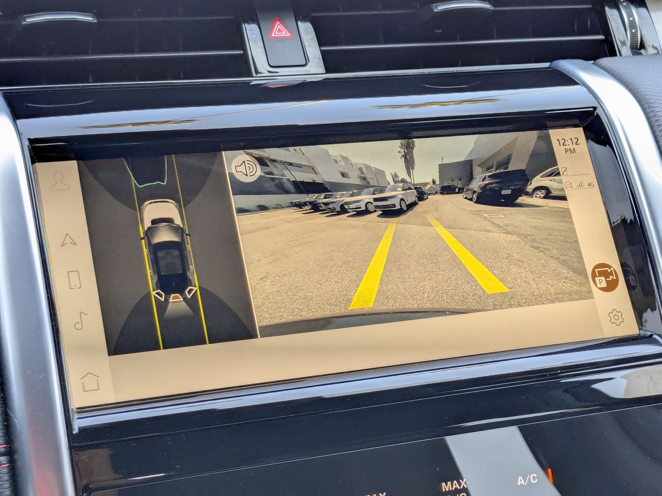 2023 Land Rover Discovery Sport SE R-Dynamic photo 11