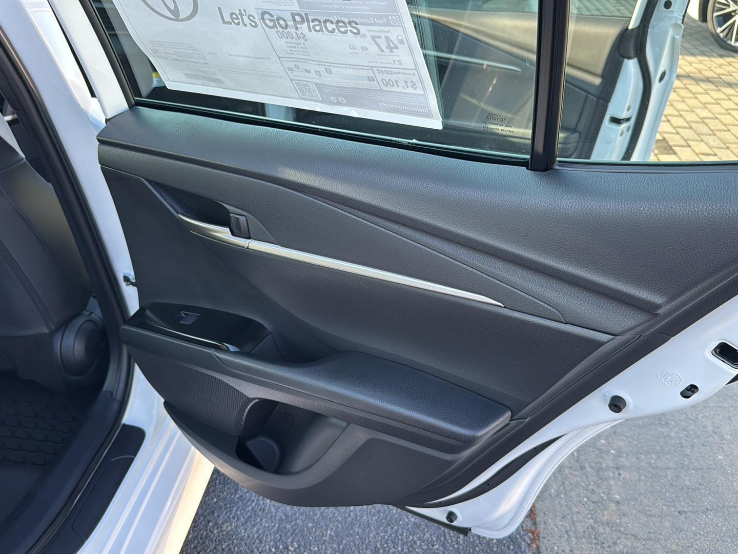 2025 Toyota Camry SE photo 13