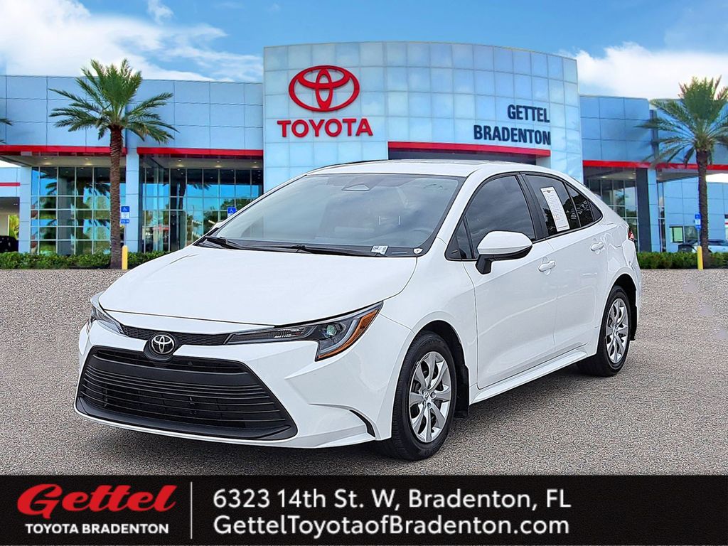 2025 Toyota Corolla LE's photo