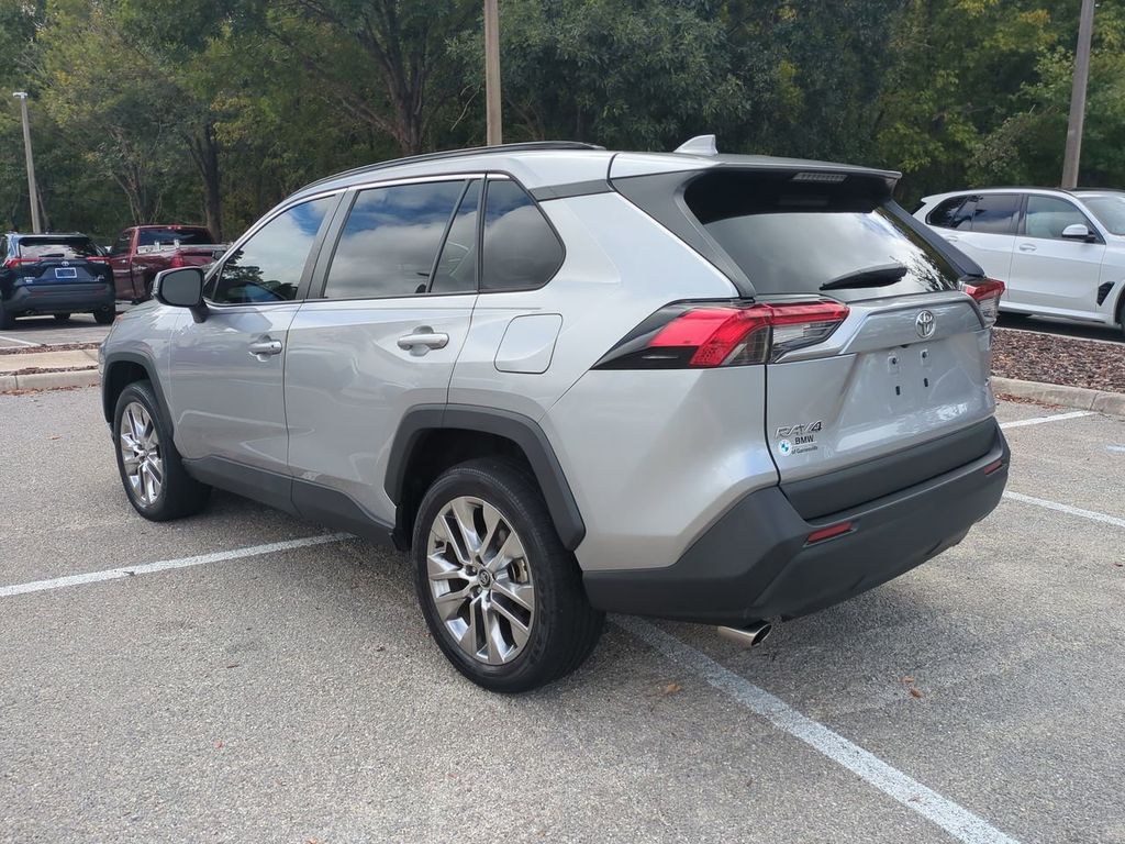 2020 Toyota RAV4 XLE Premium photo 2
