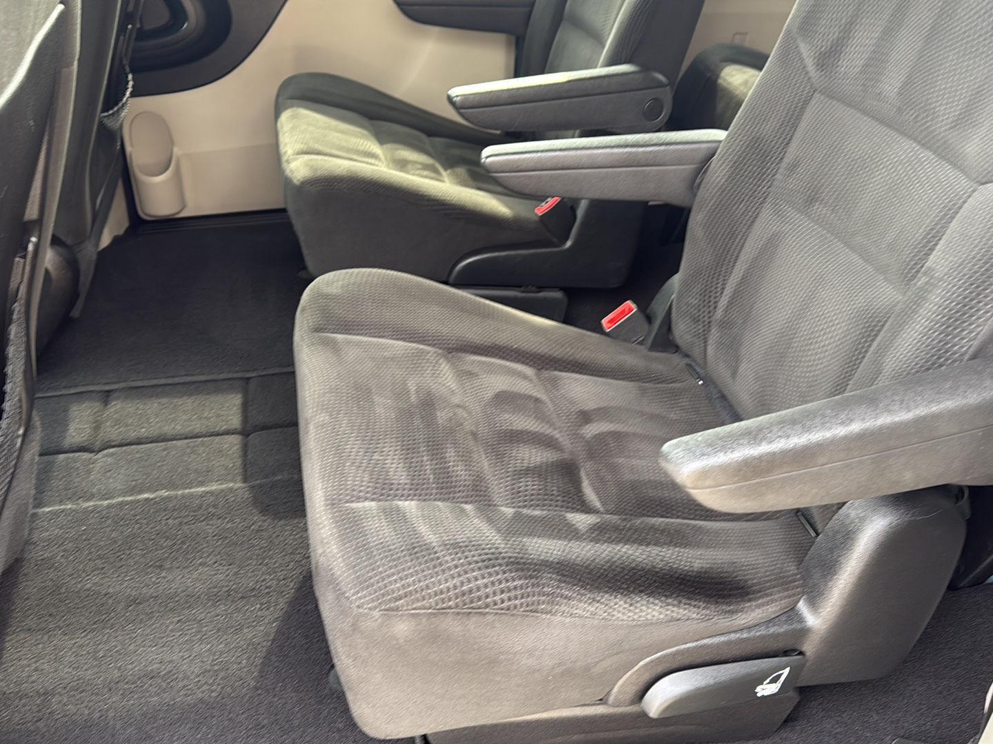 2016 Dodge Grand Caravan SE photo 9