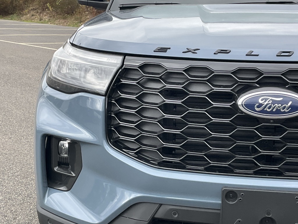 2025 Ford Explorer ST-Line photo 2