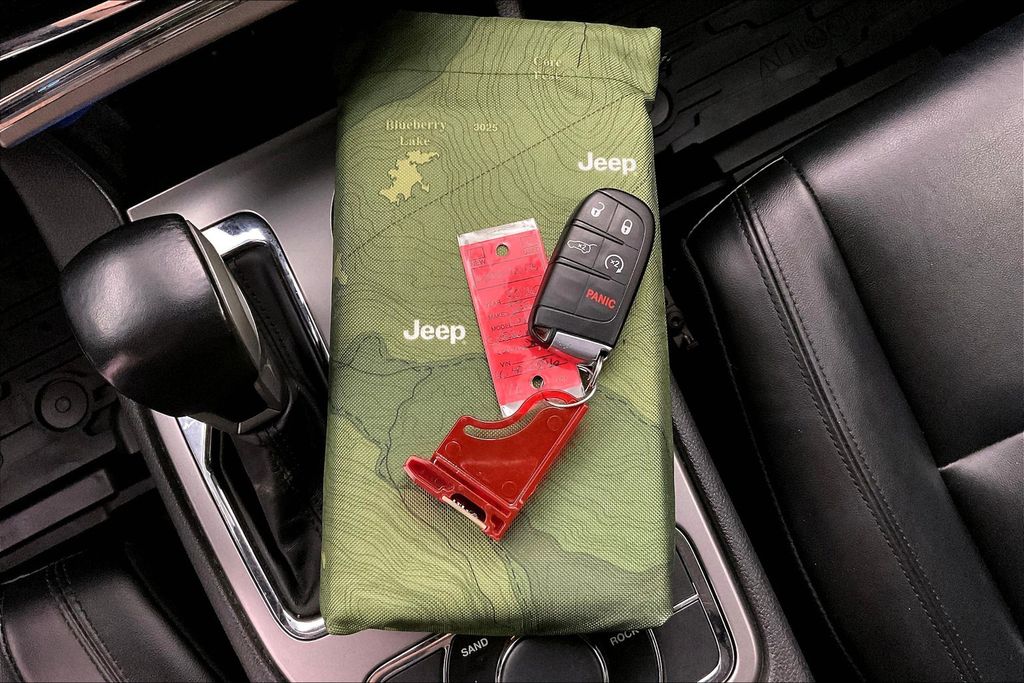 2020 Jeep Grand Cherokee Limited photo 11
