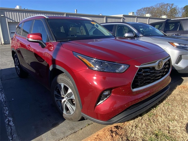 2023 Toyota Highlander XLE's photo
