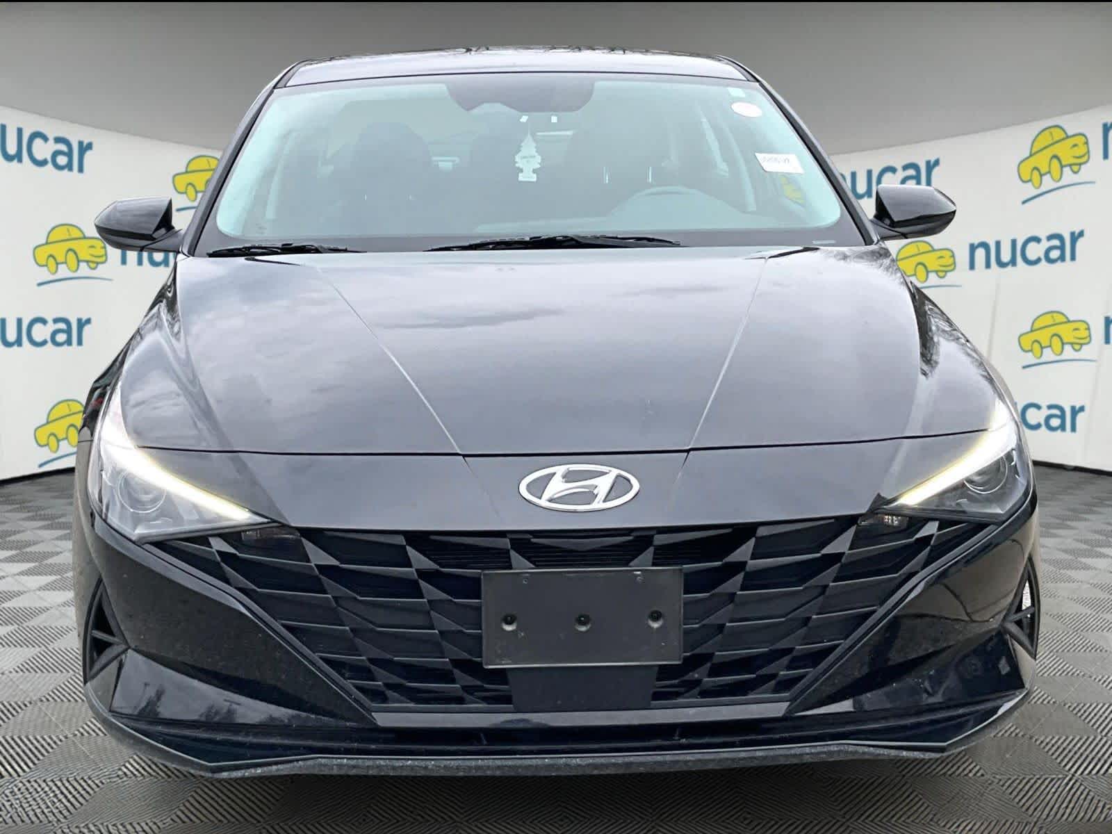 2023 Hyundai Elantra SEL photo 2