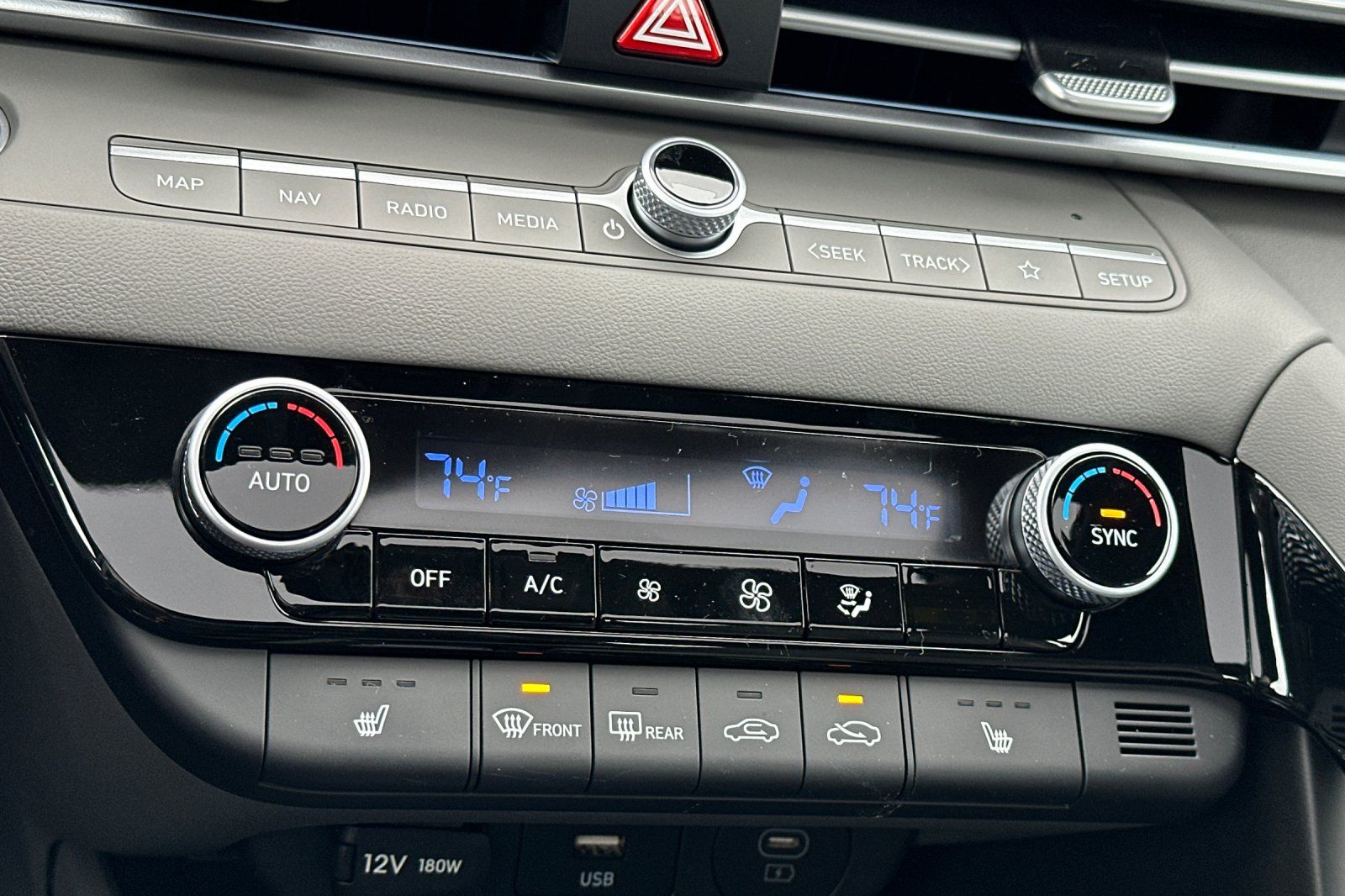 2025 Hyundai Elantra SEL Convenience photo 19