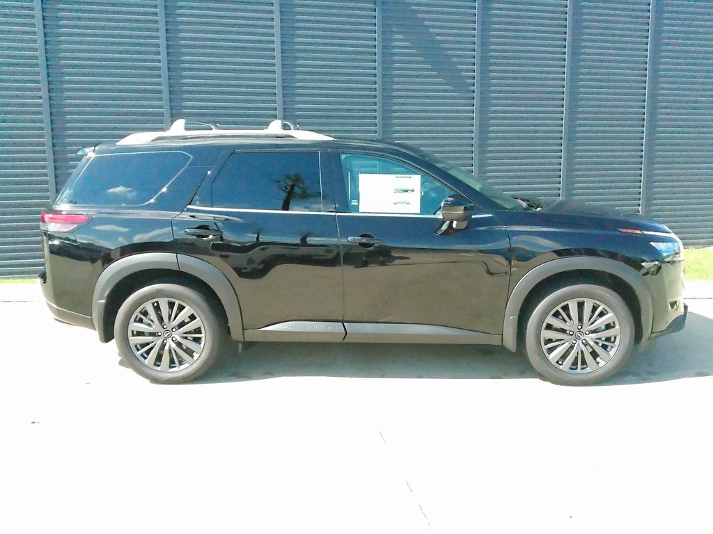 2025 Nissan Pathfinder SL photo 2