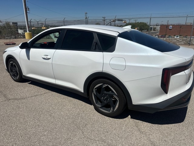 Used 2025 Snow White Pearl Kia EX image 15