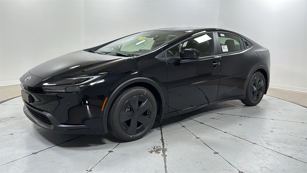 2026 Toyota Prius LE's photo