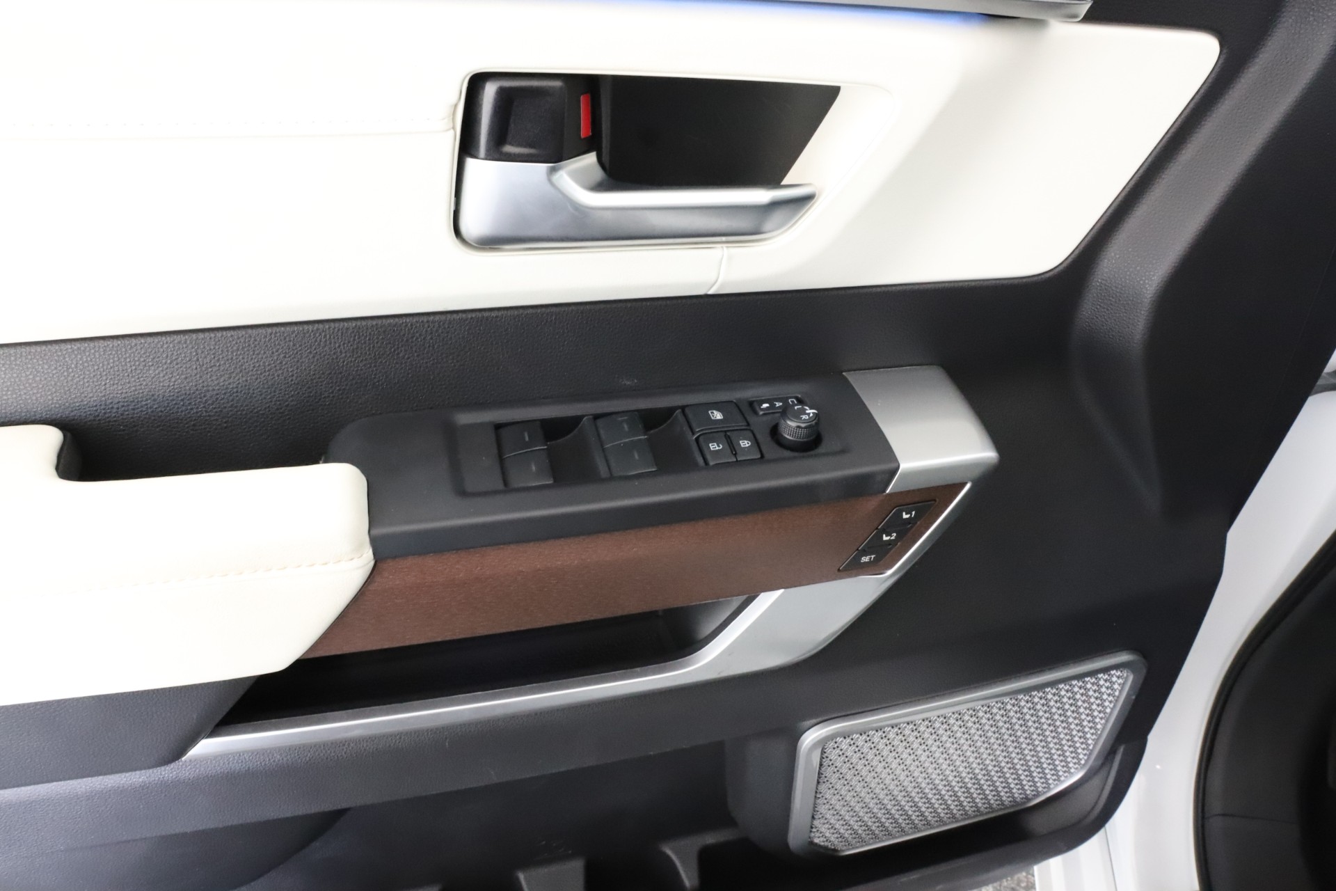 2024 Toyota RAV4 LE photo 18