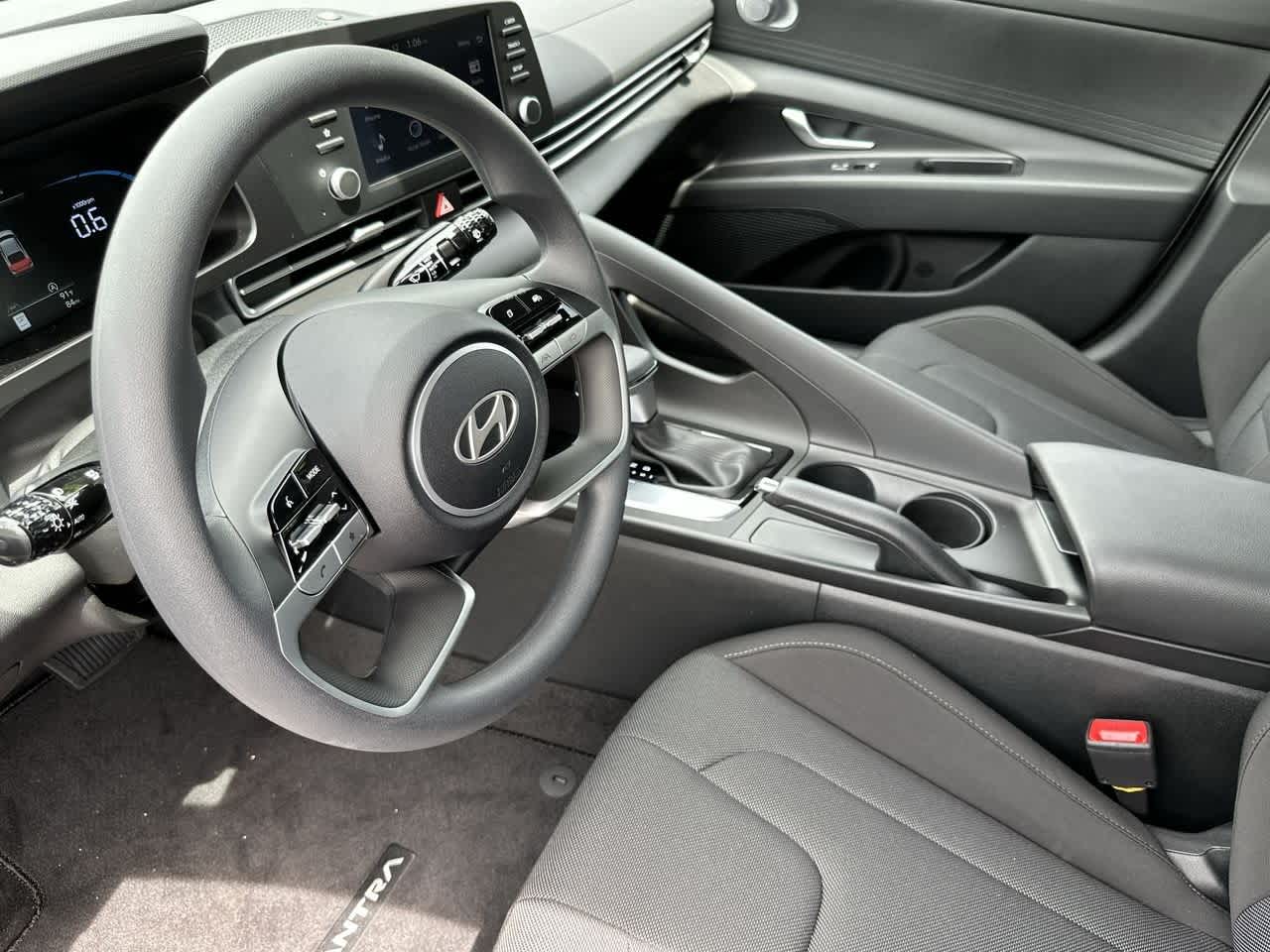 2025 Hyundai Elantra SE photo 11