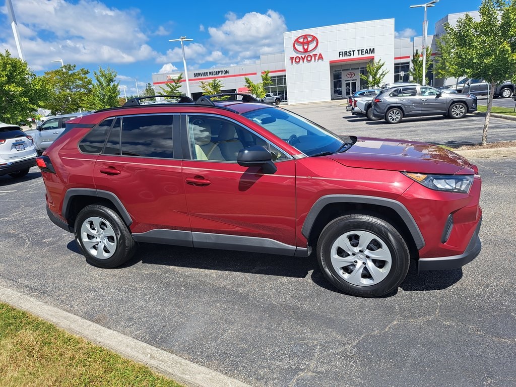 2020 Toyota RAV4 LE photo 5