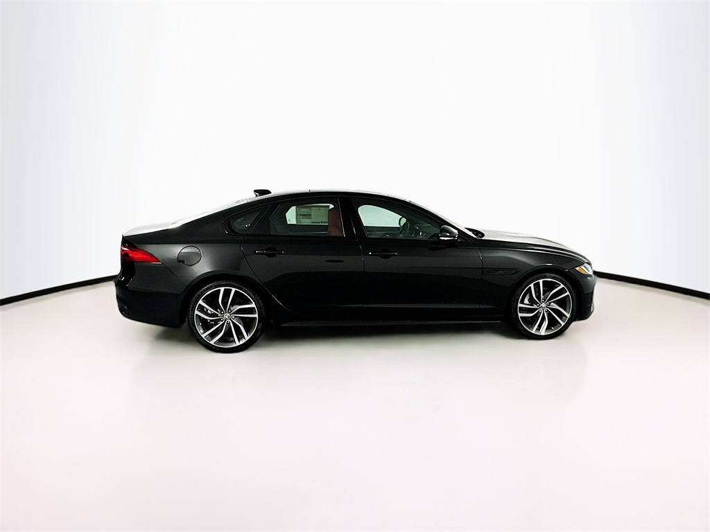 New 2024 Black Jaguar R-Dynamic SE image 4