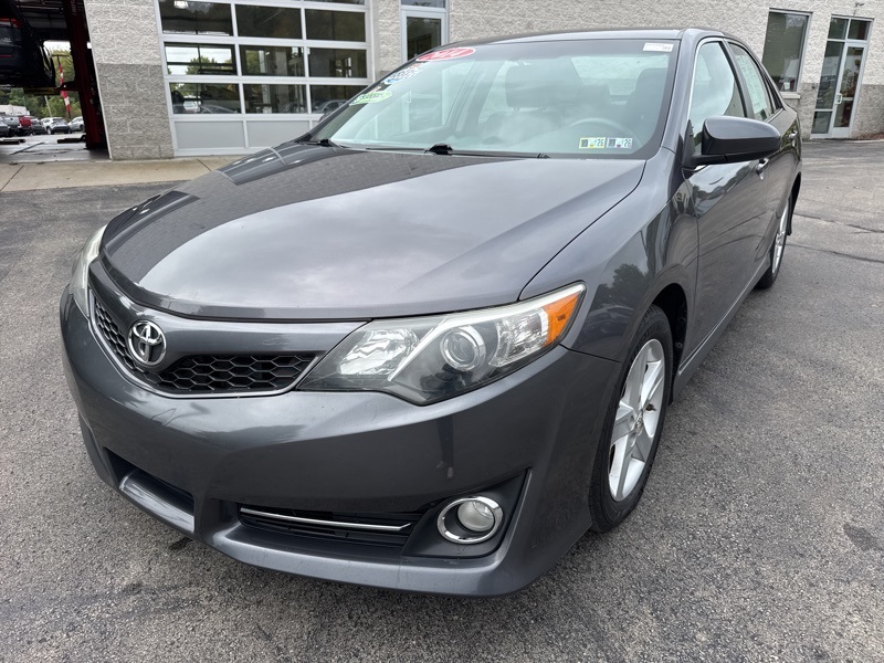 2014 Toyota Camry SE photo 7