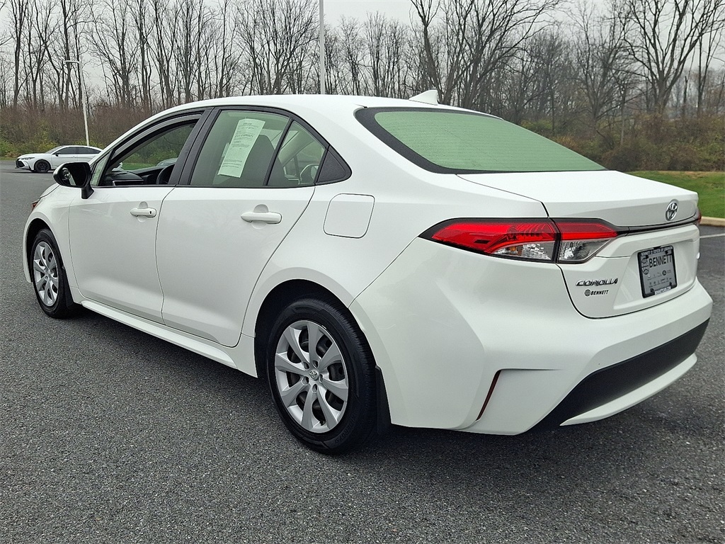 2021 Toyota Corolla LE photo 2
