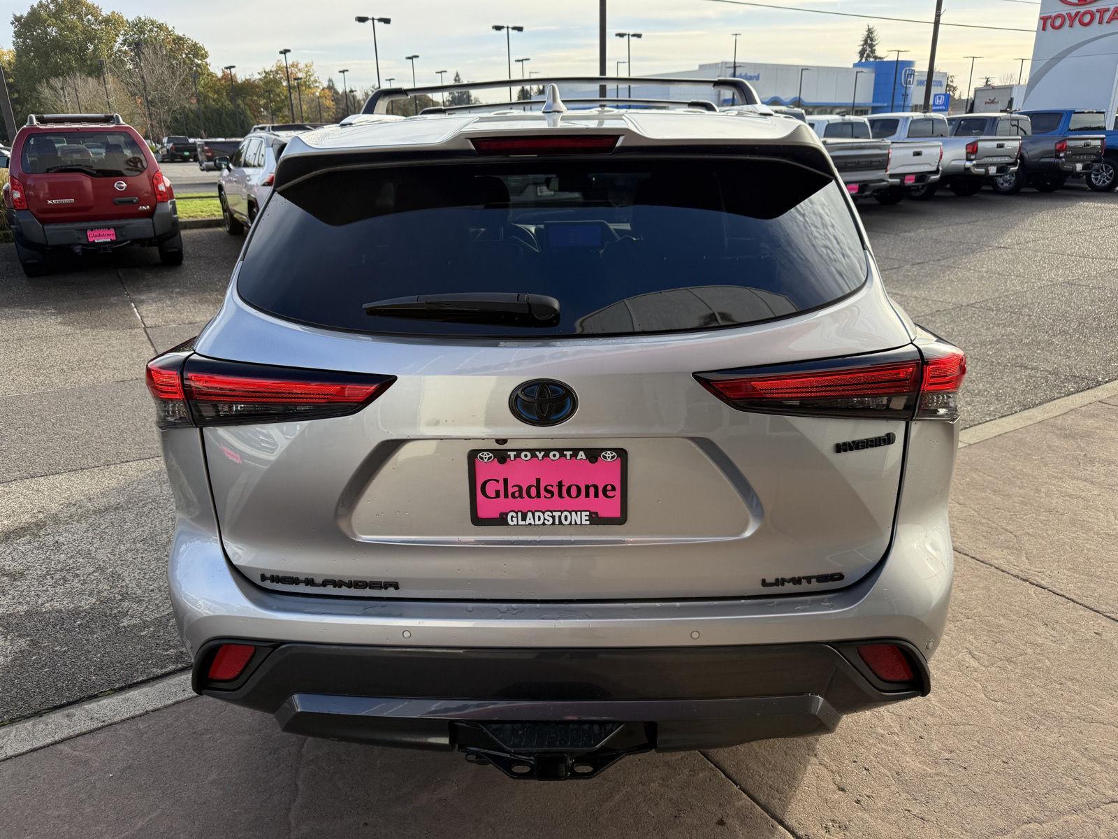 2023 Toyota Highlander Hybrid Limited photo 4