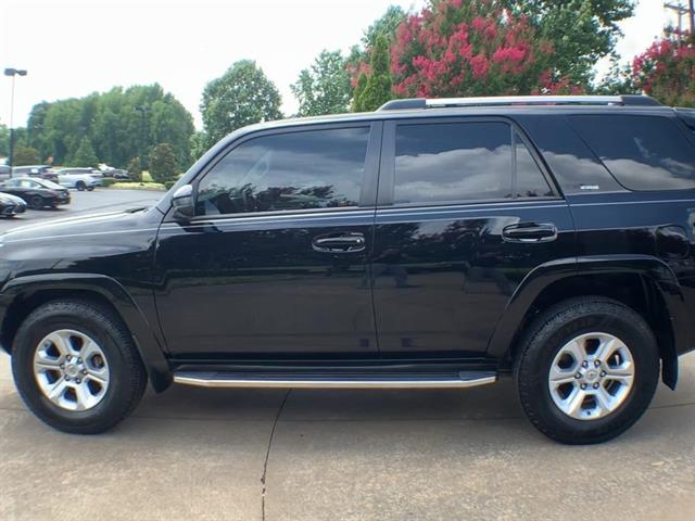 2019 Toyota 4Runner SR5 photo 5