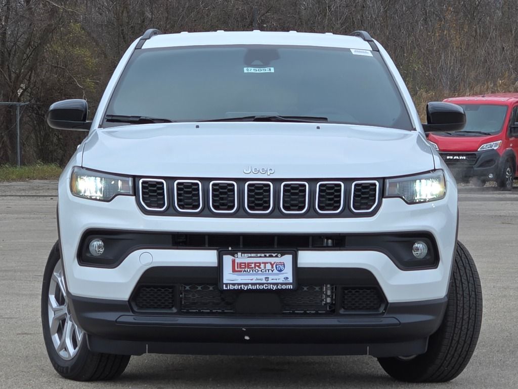 2025 Jeep Compass Latitude photo 2