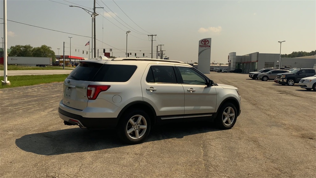 2016 Ford Explorer XLT photo 8