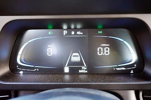 Used 2025 Red Hyundai SEL Sport image 28