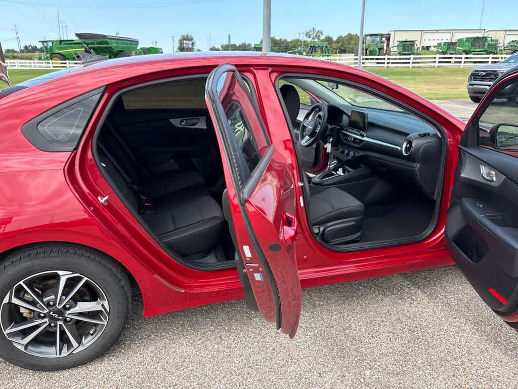 2022 Kia Forte LXS photo 32