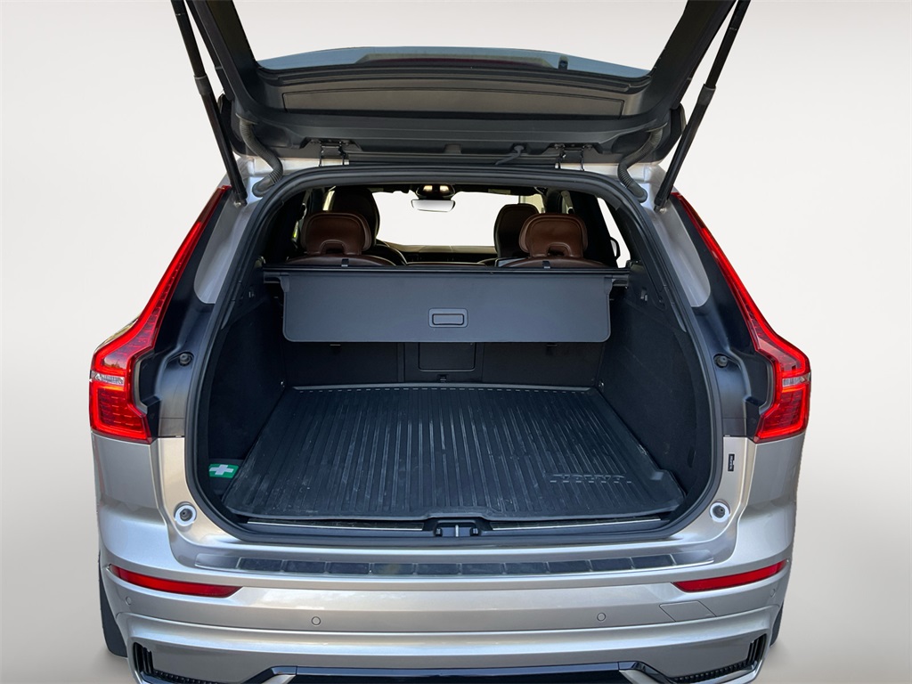 2024 Volvo XC60 B5 Plus photo 11