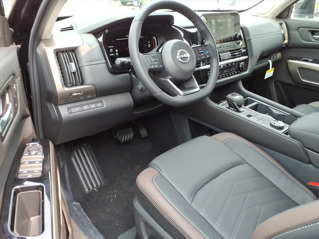 2025 Nissan Pathfinder Platinum photo 14