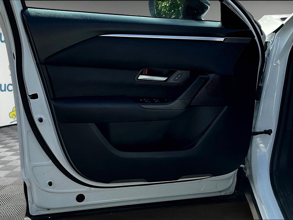 2023 Mazda CX-50 2.5 Preferred Plus photo 9