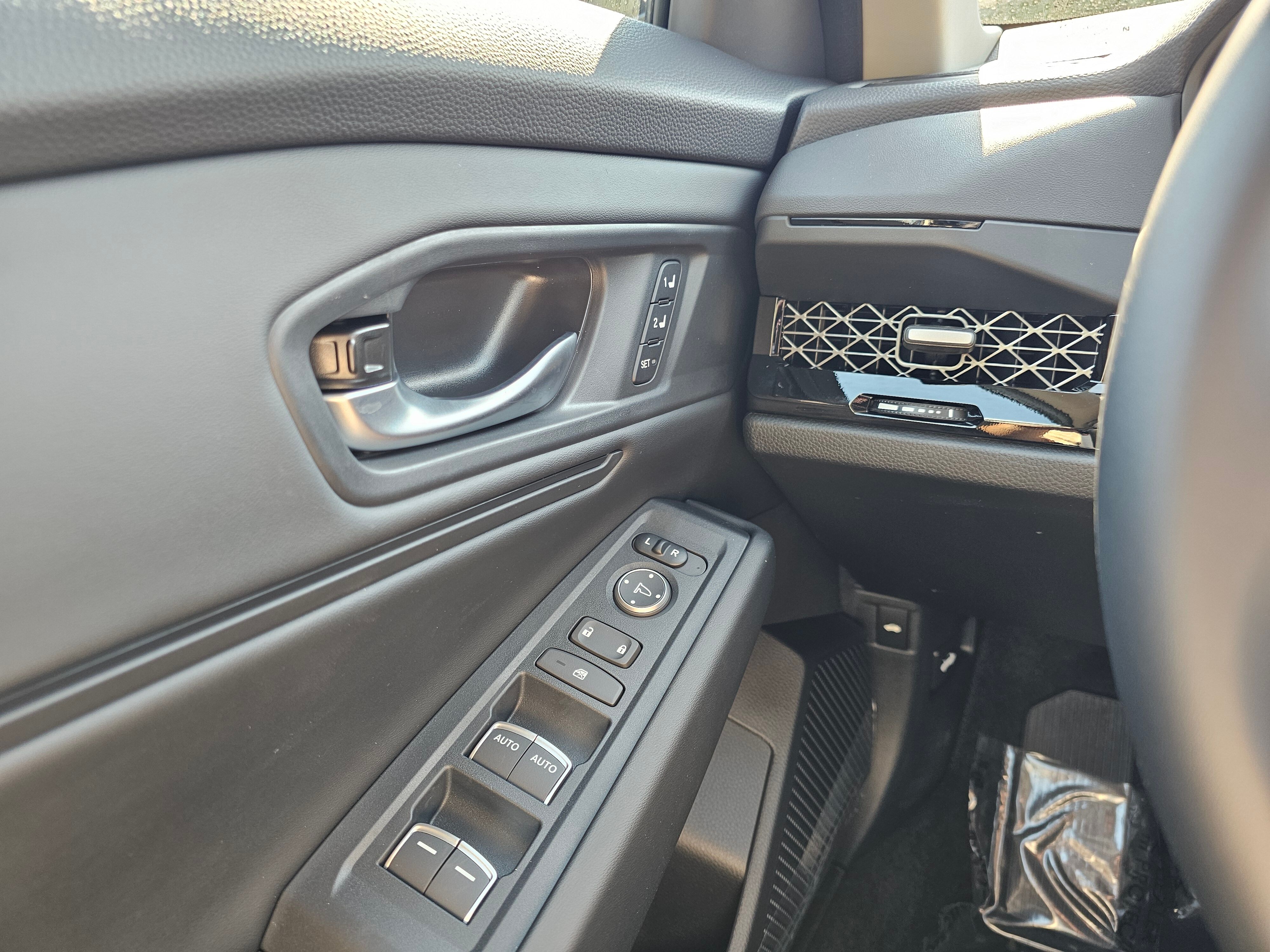 2025 Honda Accord Hybrid EX-L photo 13