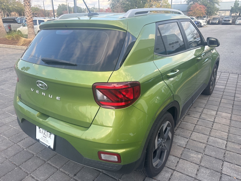 2023 Hyundai Venue SEL photo 4