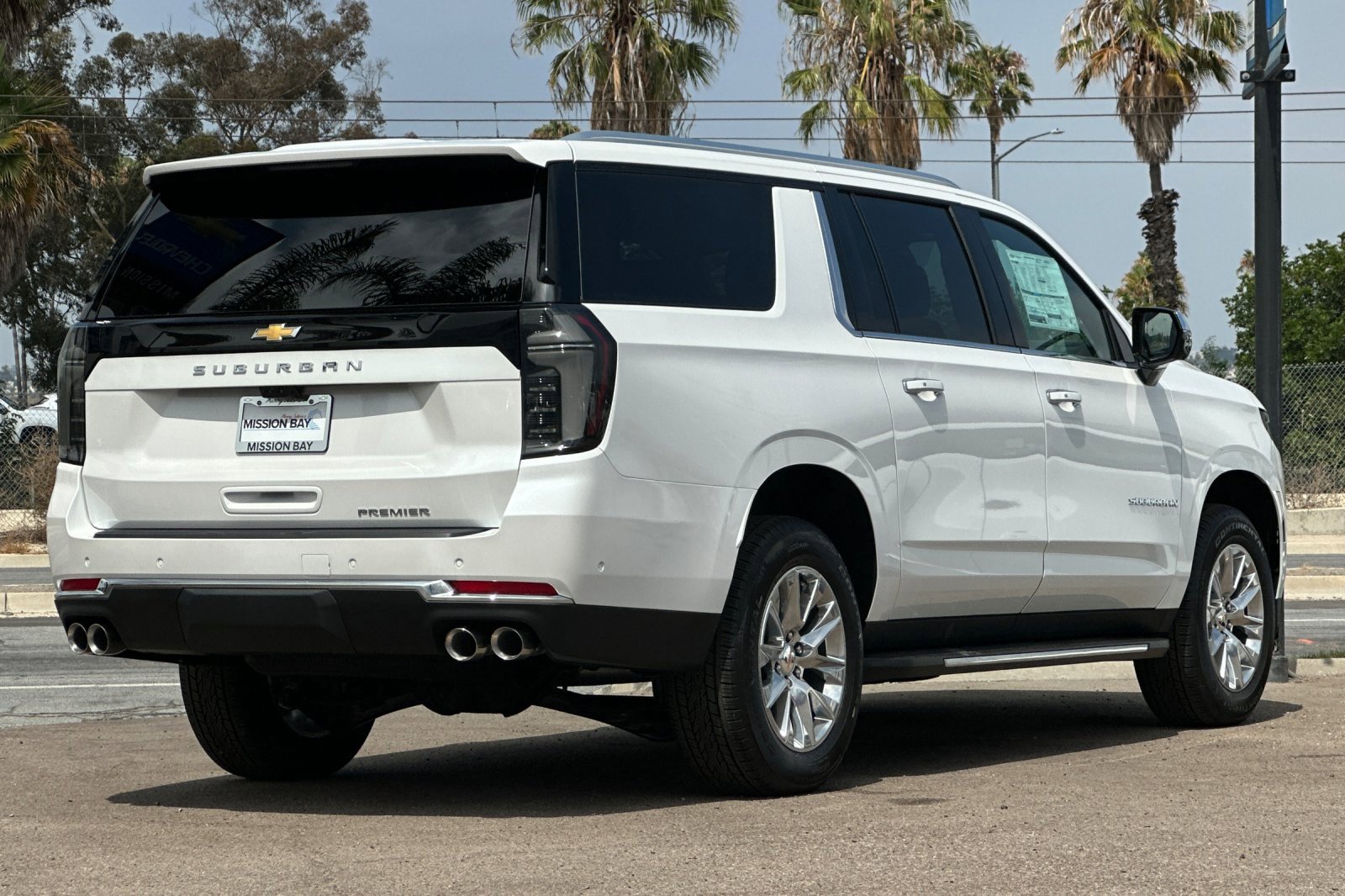 2025 Chevrolet Suburban Premier photo 4
