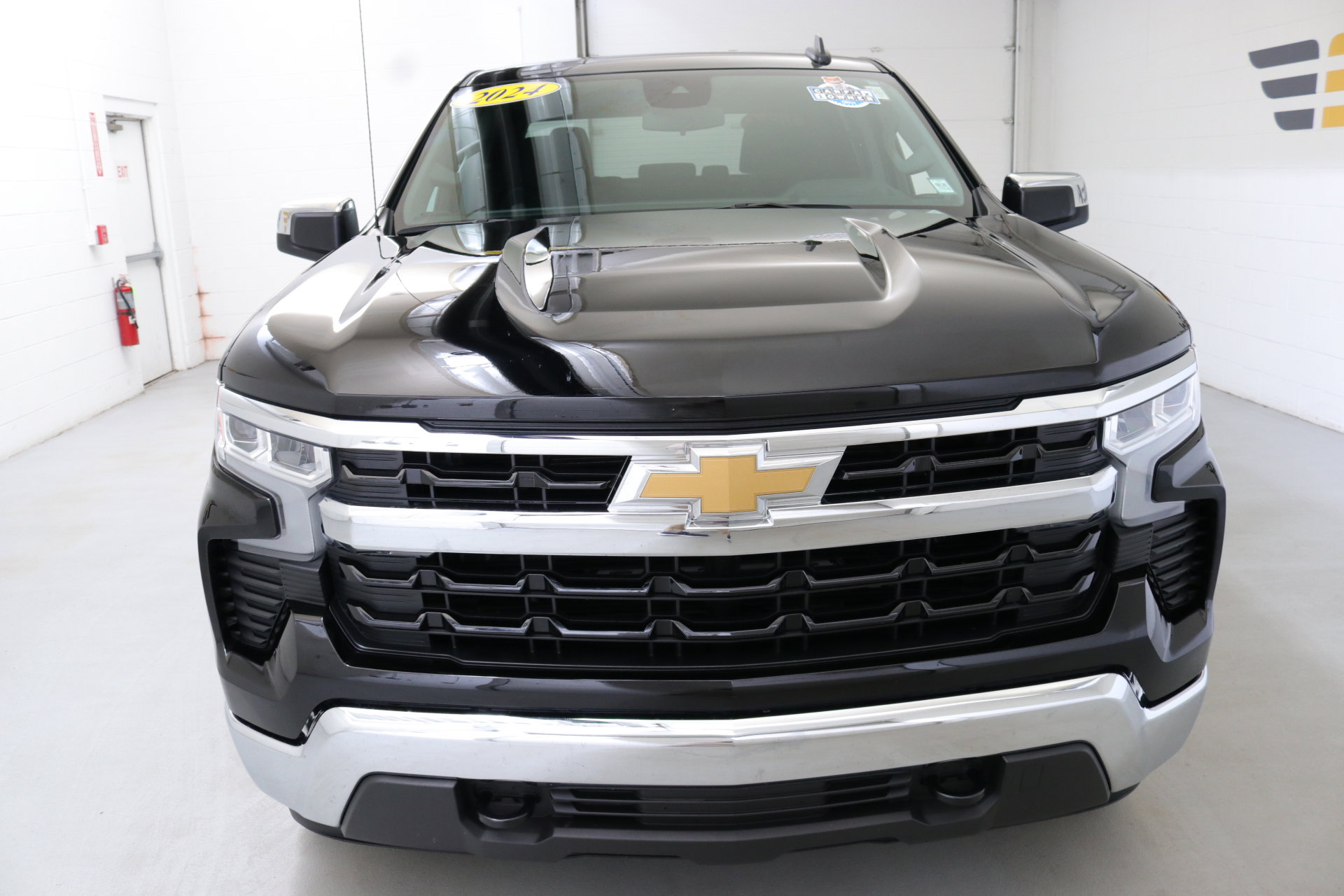 2024 Chevrolet Silverado 1500 LT photo 2