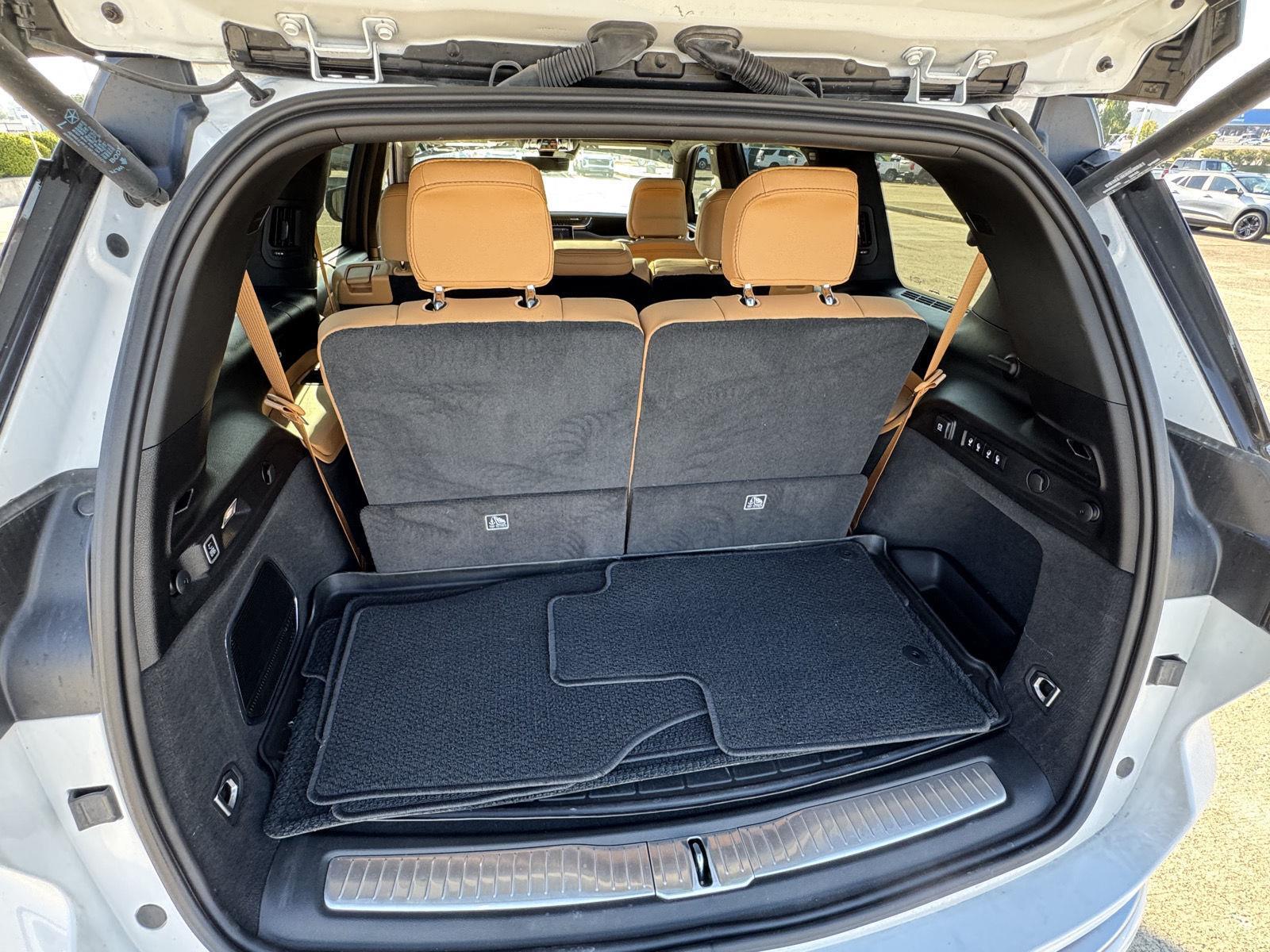 2023 Jeep Grand Cherokee L Summit Reserve photo 24
