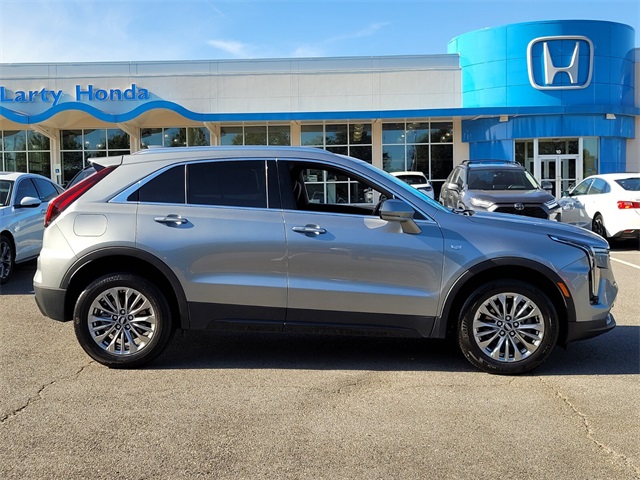 2024 Cadillac XT4 Premium Luxury photo 2