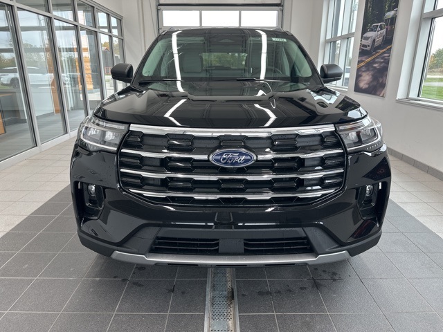 2026 Ford Explorer photo 2