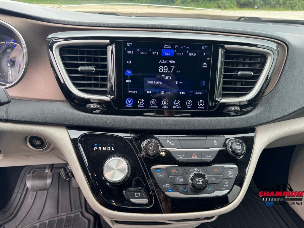 2017 Chrysler Pacifica Touring L photo 16