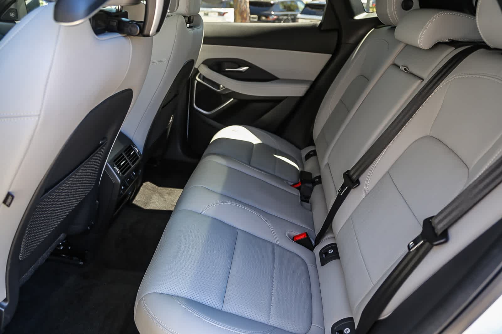 2024 Jaguar E-PACE R-Dynamic SE photo 11