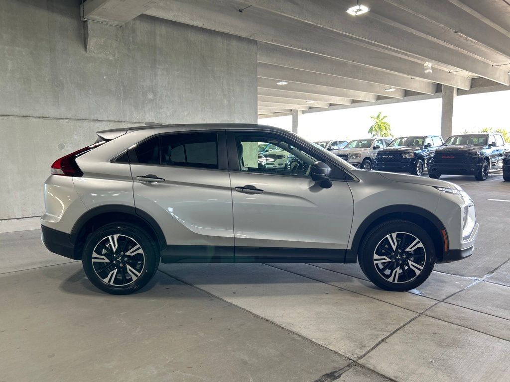 2024 Mitsubishi Eclipse Cross SE photo 3