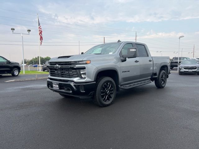 2025 Chevrolet Silverado 2500HD Custom photo 3