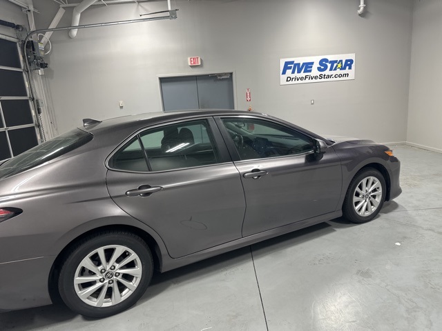 2024 Toyota Camry LE photo 4