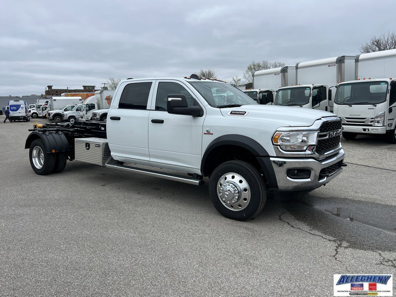 2024 Ram 5500 Tradesman photo 3