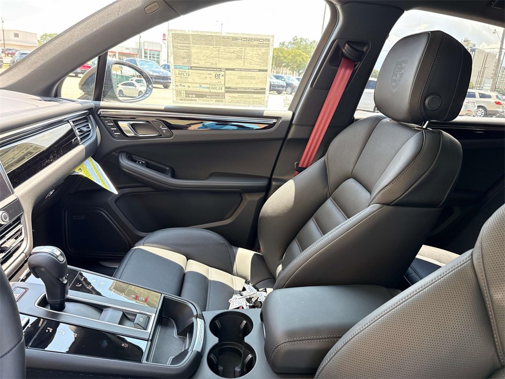 2025 Porsche Macan S photo 20