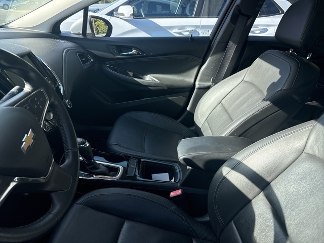 2017 Chevrolet Cruze LT photo 3