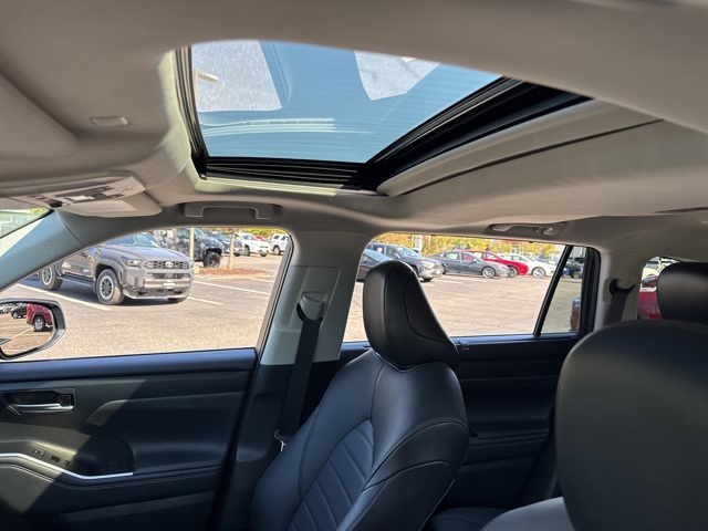 2021 Toyota Highlander XLE photo 33