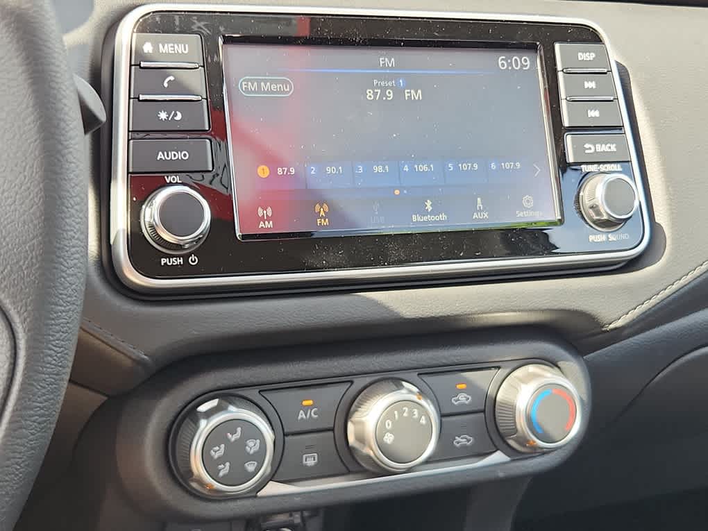 2025 Nissan Versa S photo 11