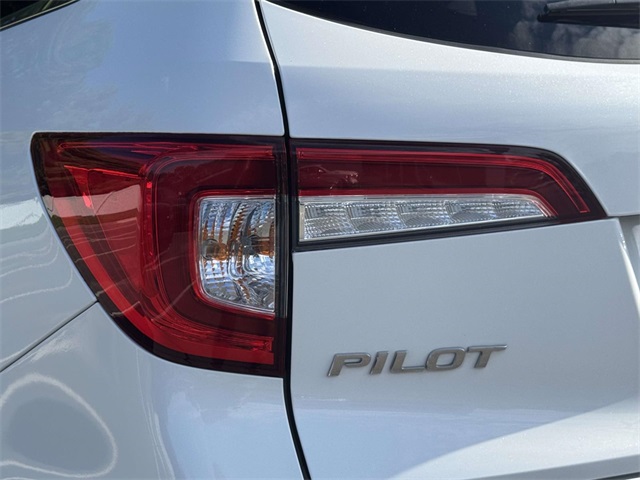 2022 Honda Pilot SE photo 6
