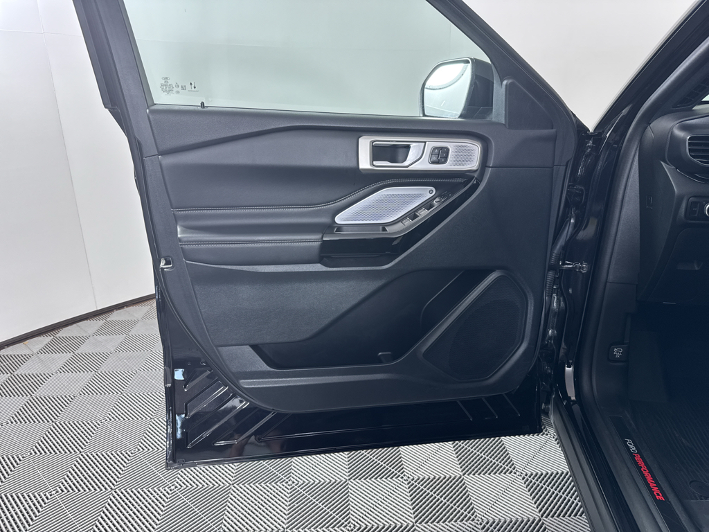 2023 Ford Explorer ST photo 29