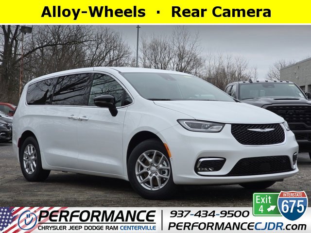 2026 Chrysler Pacifica Select's photo