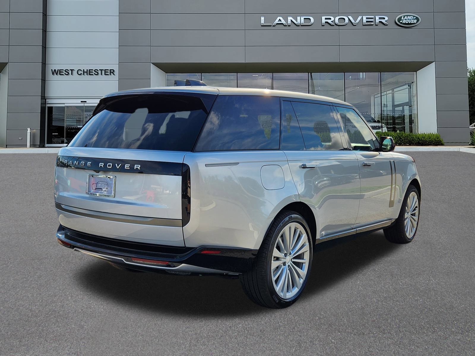 2025 Land Rover Range Rover SE photo 4