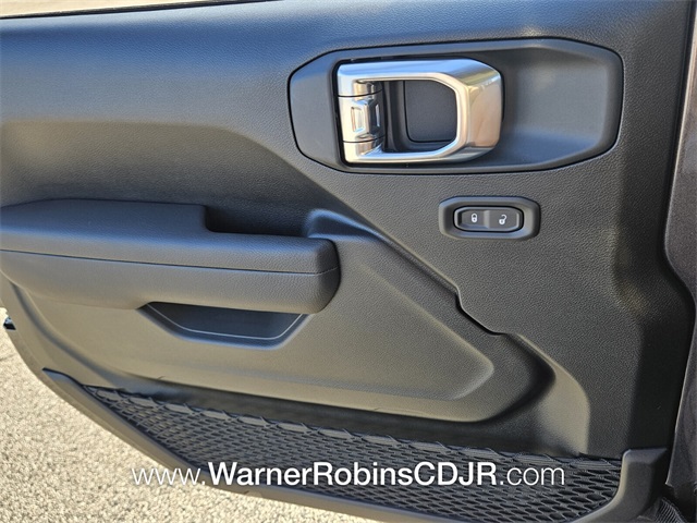 2025 Jeep Wrangler Sport photo 22